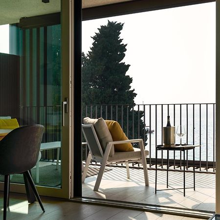 Salvatorehomes - Luxurious Dreamview Waterfront Apartment In Torri Del Benaco With Pool - Casa Azura - A 5 Star Luxury Collection At Lake Garda Екстериор снимка