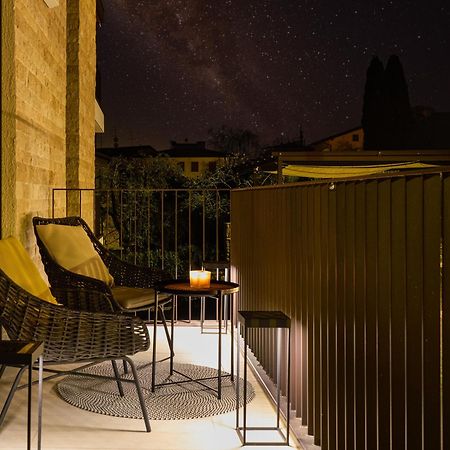 Salvatorehomes - Luxurious Dreamview Waterfront Apartment In Torri Del Benaco With Pool - Casa Azura - A 5 Star Luxury Collection At Lake Garda Екстериор снимка
