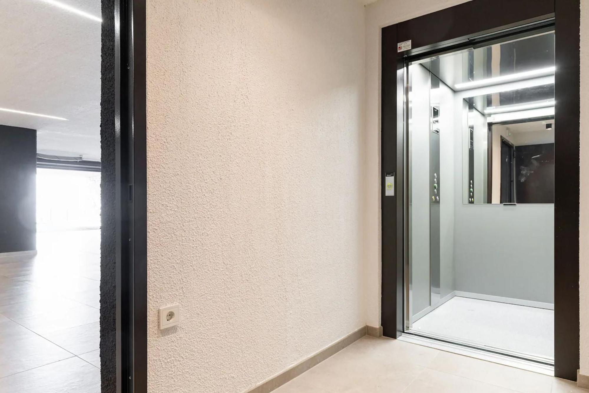 Salvatorehomes - Luxurious Dreamview Waterfront Apartment In Torri Del Benaco With Pool - Casa Azura - A 5 Star Luxury Collection At Lake Garda Екстериор снимка