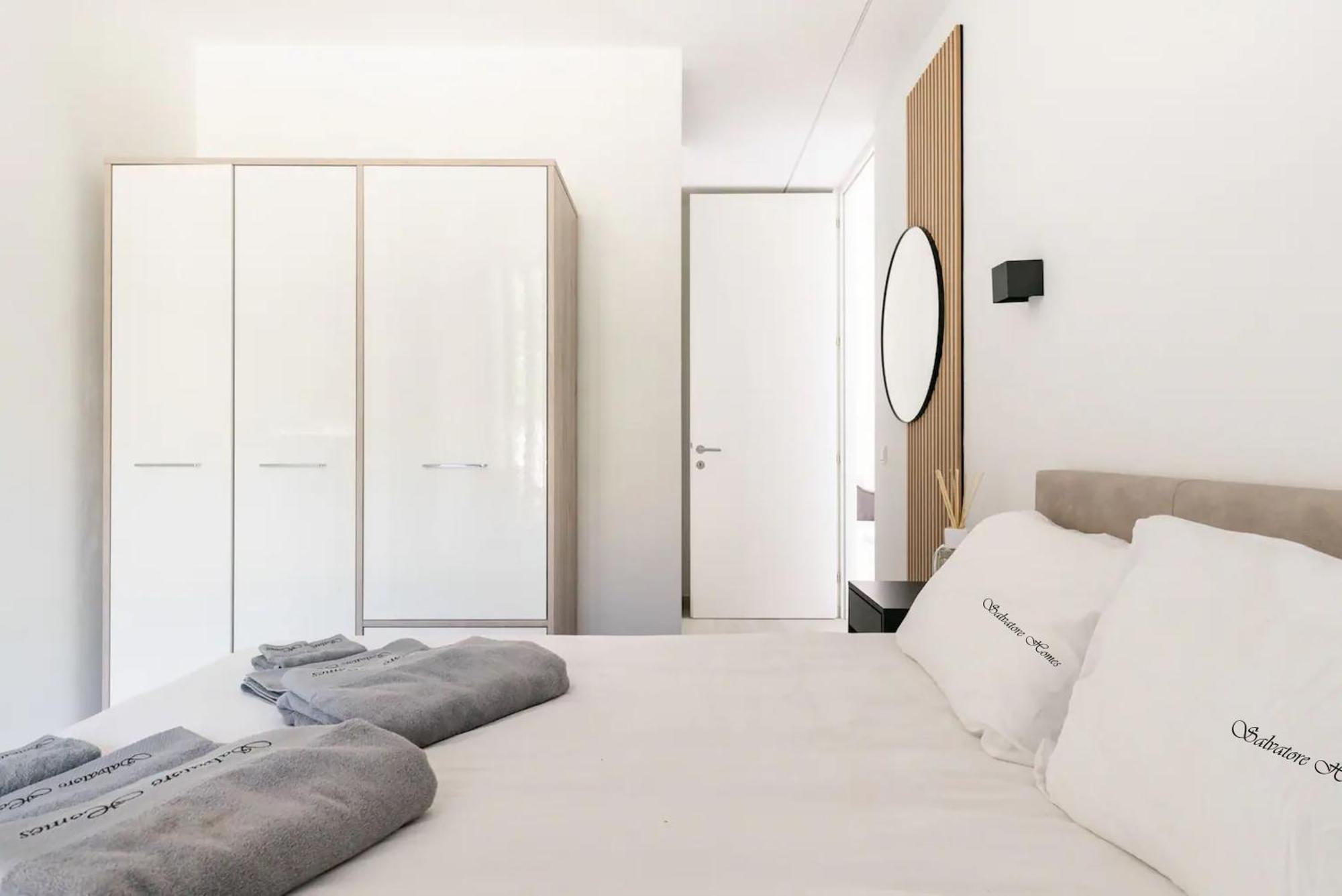 Salvatorehomes - Luxurious Dreamview Waterfront Apartment In Torri Del Benaco With Pool - Casa Azura - A 5 Star Luxury Collection At Lake Garda Екстериор снимка