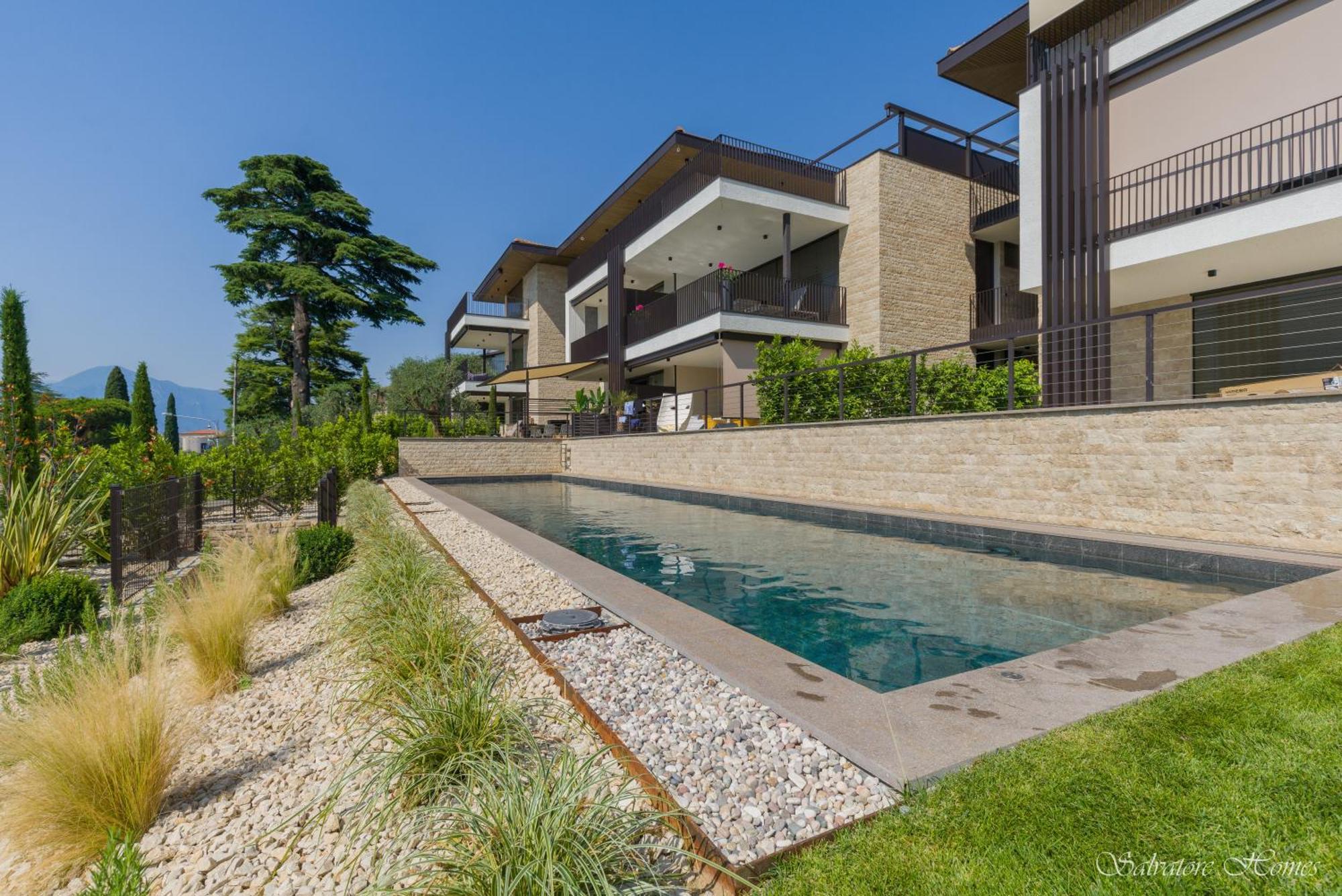 Salvatorehomes - Luxurious Dreamview Waterfront Apartment In Torri Del Benaco With Pool - Casa Azura - A 5 Star Luxury Collection At Lake Garda Екстериор снимка
