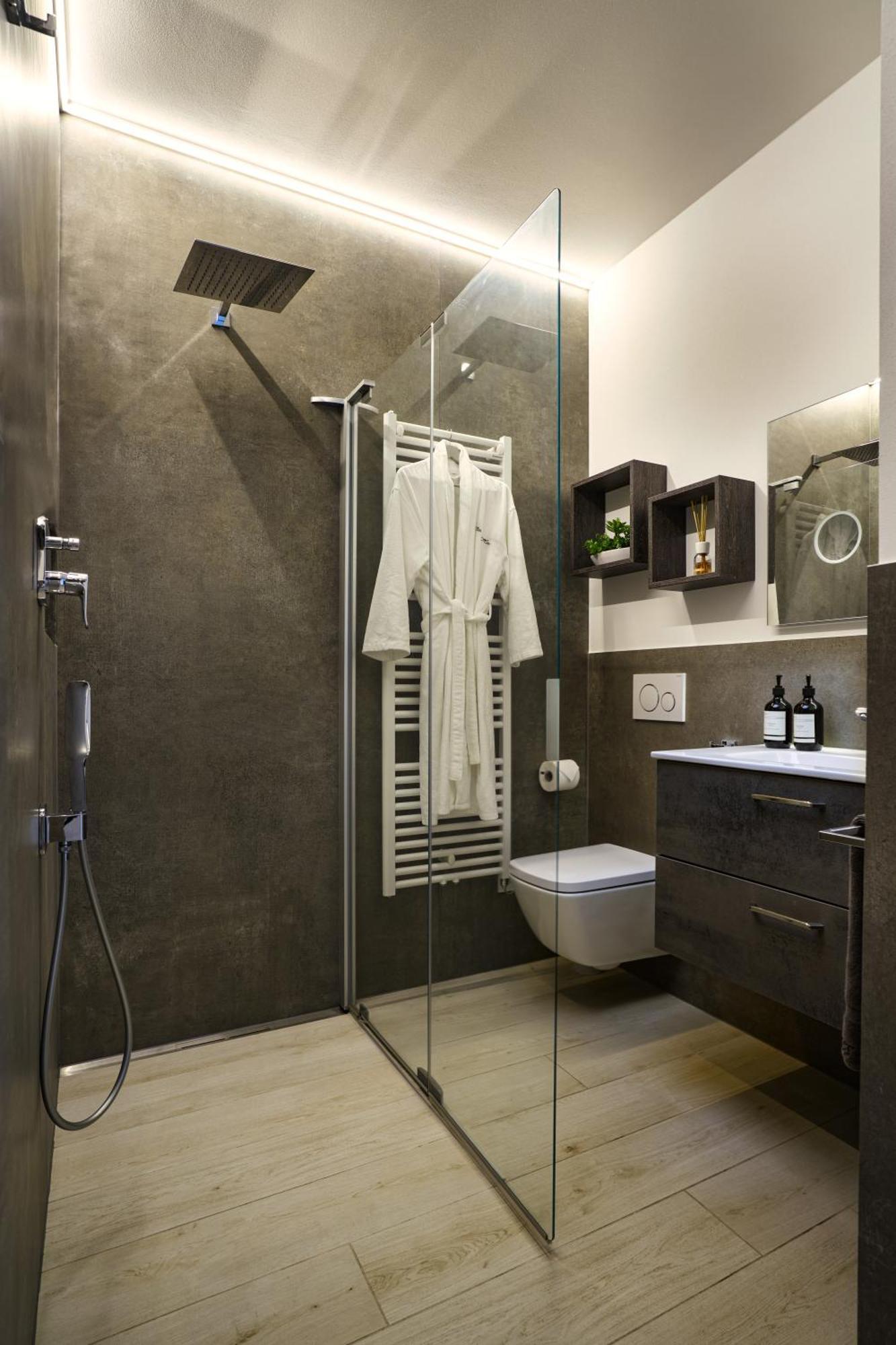 Salvatorehomes - Luxurious Dreamview Waterfront Apartment In Torri Del Benaco With Pool - Casa Azura - A 5 Star Luxury Collection At Lake Garda Екстериор снимка