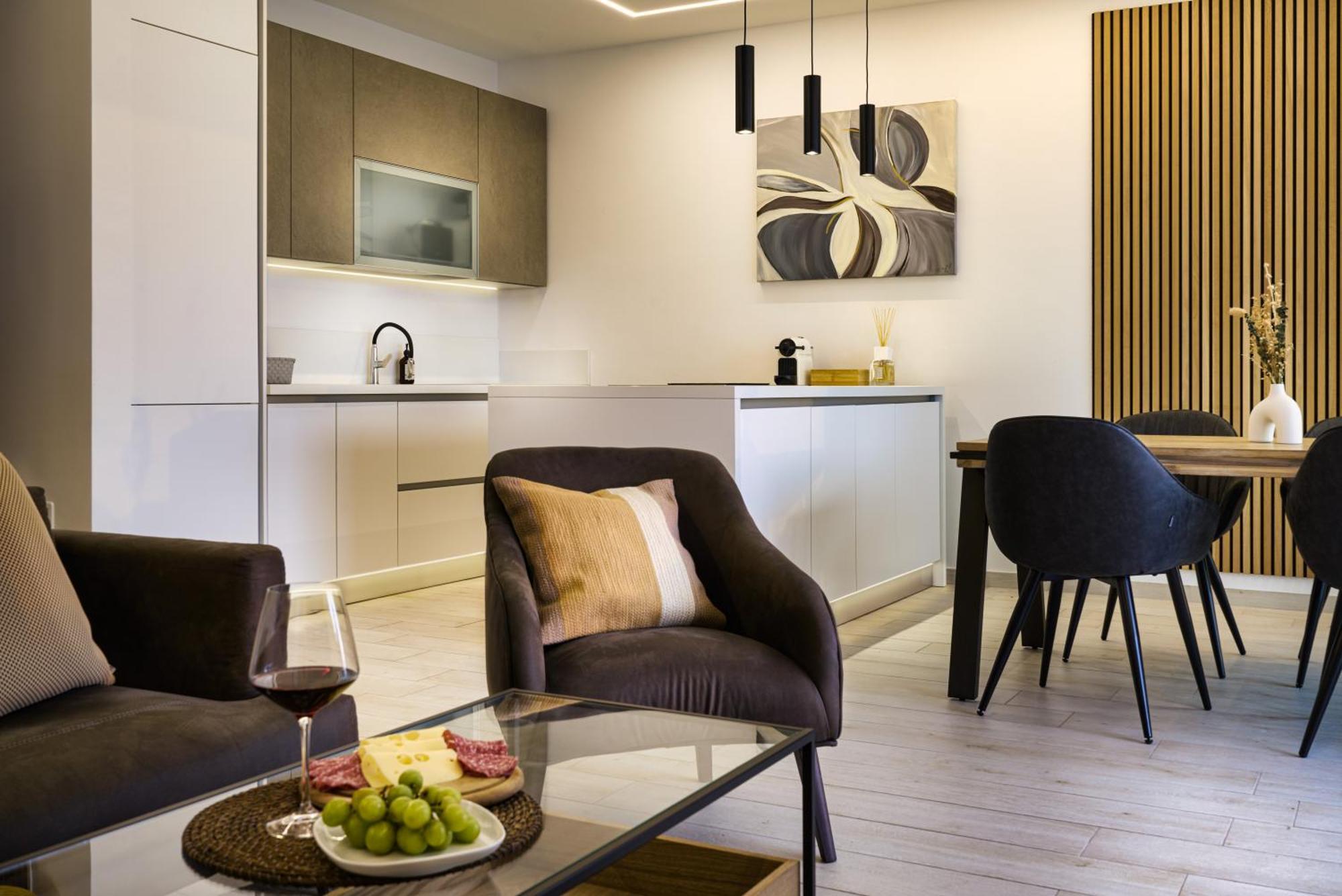 Salvatorehomes - Luxurious Dreamview Waterfront Apartment In Torri Del Benaco With Pool - Casa Azura - A 5 Star Luxury Collection At Lake Garda Екстериор снимка