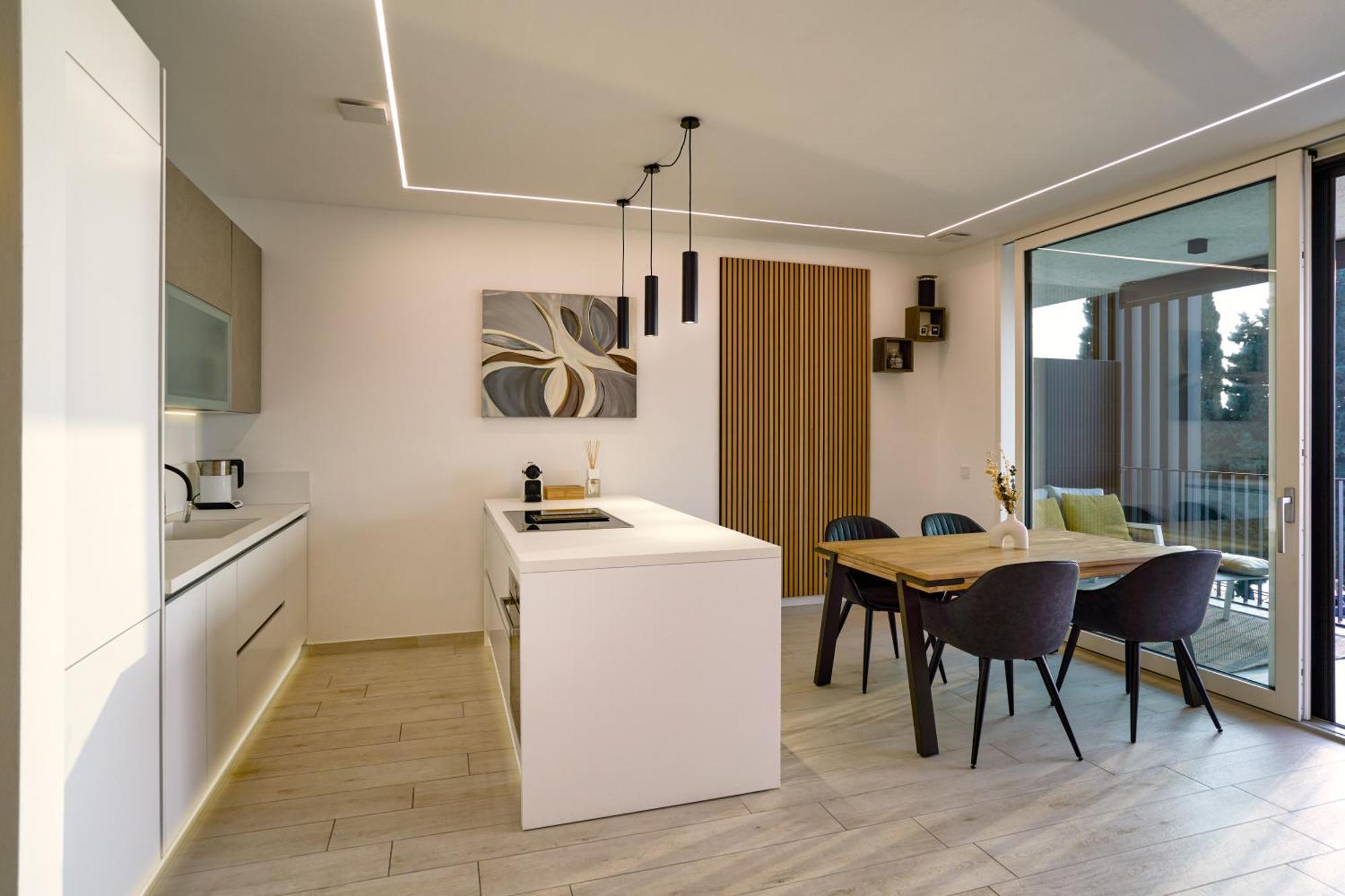 Salvatorehomes - Luxurious Dreamview Waterfront Apartment In Torri Del Benaco With Pool - Casa Azura - A 5 Star Luxury Collection At Lake Garda Екстериор снимка