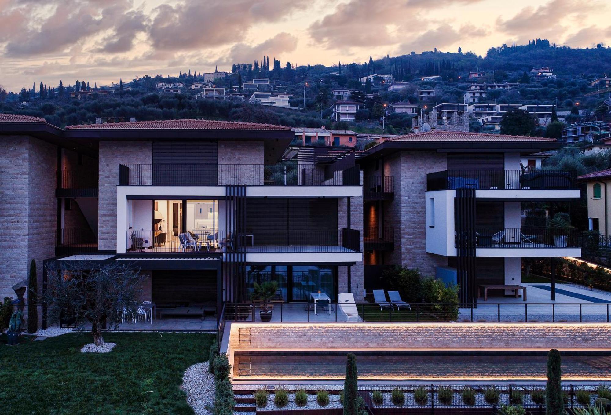 Salvatorehomes - Luxurious Dreamview Waterfront Apartment In Torri Del Benaco With Pool - Casa Azura - A 5 Star Luxury Collection At Lake Garda Екстериор снимка